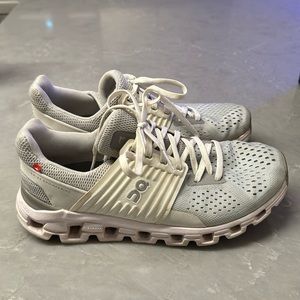 On Cloud Helion White/Gray Running Tennis Shoes